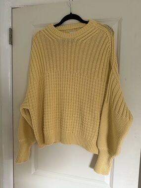 Light Yellow Ribbed Crewneck Sweater - Relaxed Fit